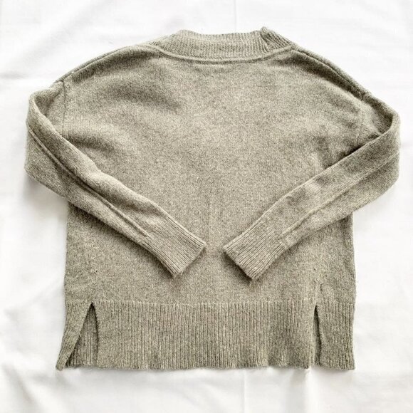 Madewell v-neck gray sweater - XS - Picture 9 of 10